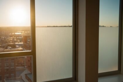 Folie für Fenster einseitig blickdicht: Die optimale Lösung für mehr Privatsphäre und Lichtschutz