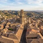 Blick über eine spanische Altstadt mit Kathedrale