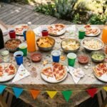Geburtstag für 13-jährige Jungen: Tisch mit Pizza, Getränken und Partydeko
