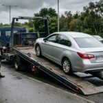 PKW Überführung: Auto wird auf einen Autotransporter verladen
